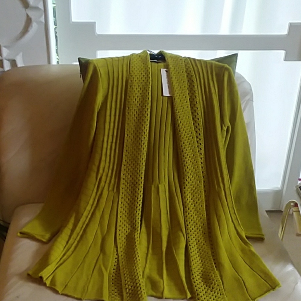 Kiwi Finger Tip Sweater
